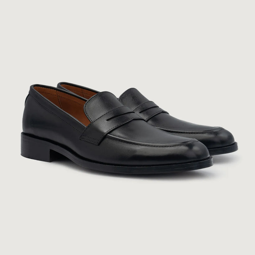 Baxton Noir Leather Loafers pour Homme