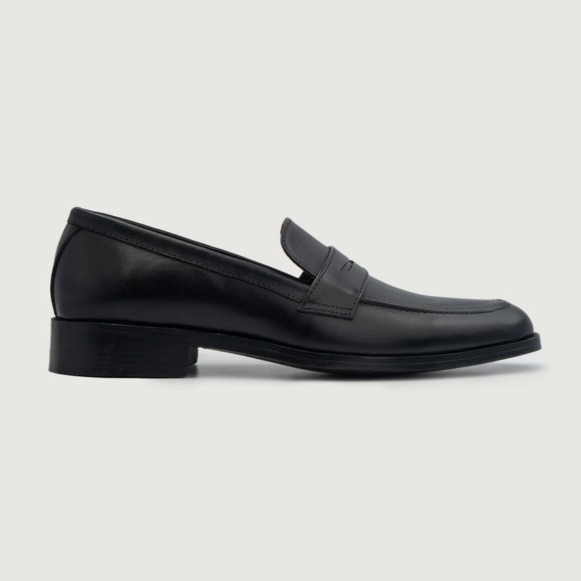 Baxton Noir Leather Loafers pour Homme