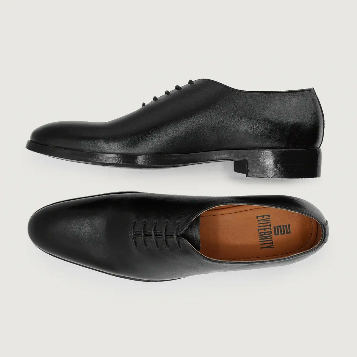Director Wholecut Noir Chaussures en cuir pour Homme For Men - Vue de profil mettant en valeur la coupe de manche ergonomique