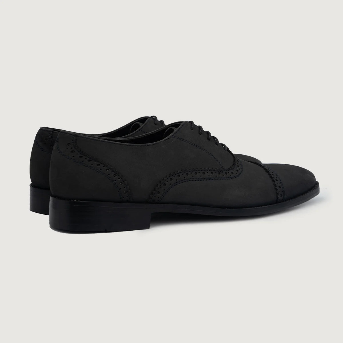 High-Traction Rubber Outsole & Lug Tread Pattern on Grisson Brogues Oxford Noir Nubuck Chaussures en cuir pour Homme For Men