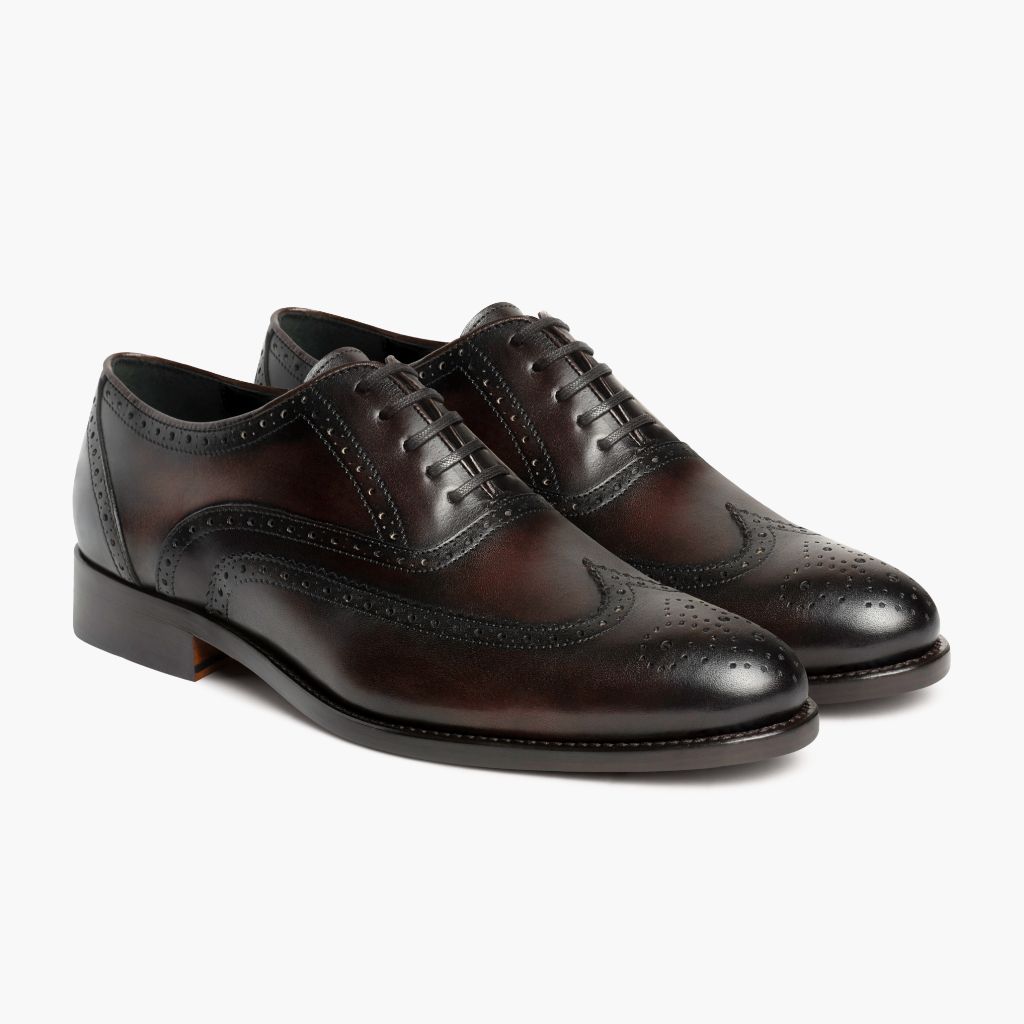 Aviator Chocolat Mocassins en cuir pour Homme in Chocolate Full-Grain Leather - Vue de face & silhouette ajustée | Acheter en ligne