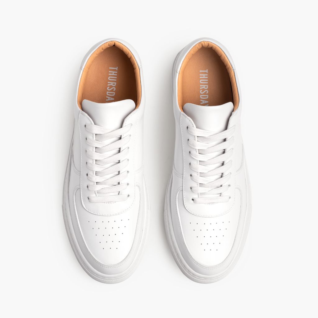 Authentic Full-Grain Leather Grain Depth & Pull-Up Patina Texture Detail