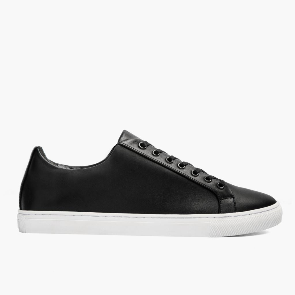 Black Full-Grain leather Sneakers - Montage cousu Goodyear & détail de l'embout avant