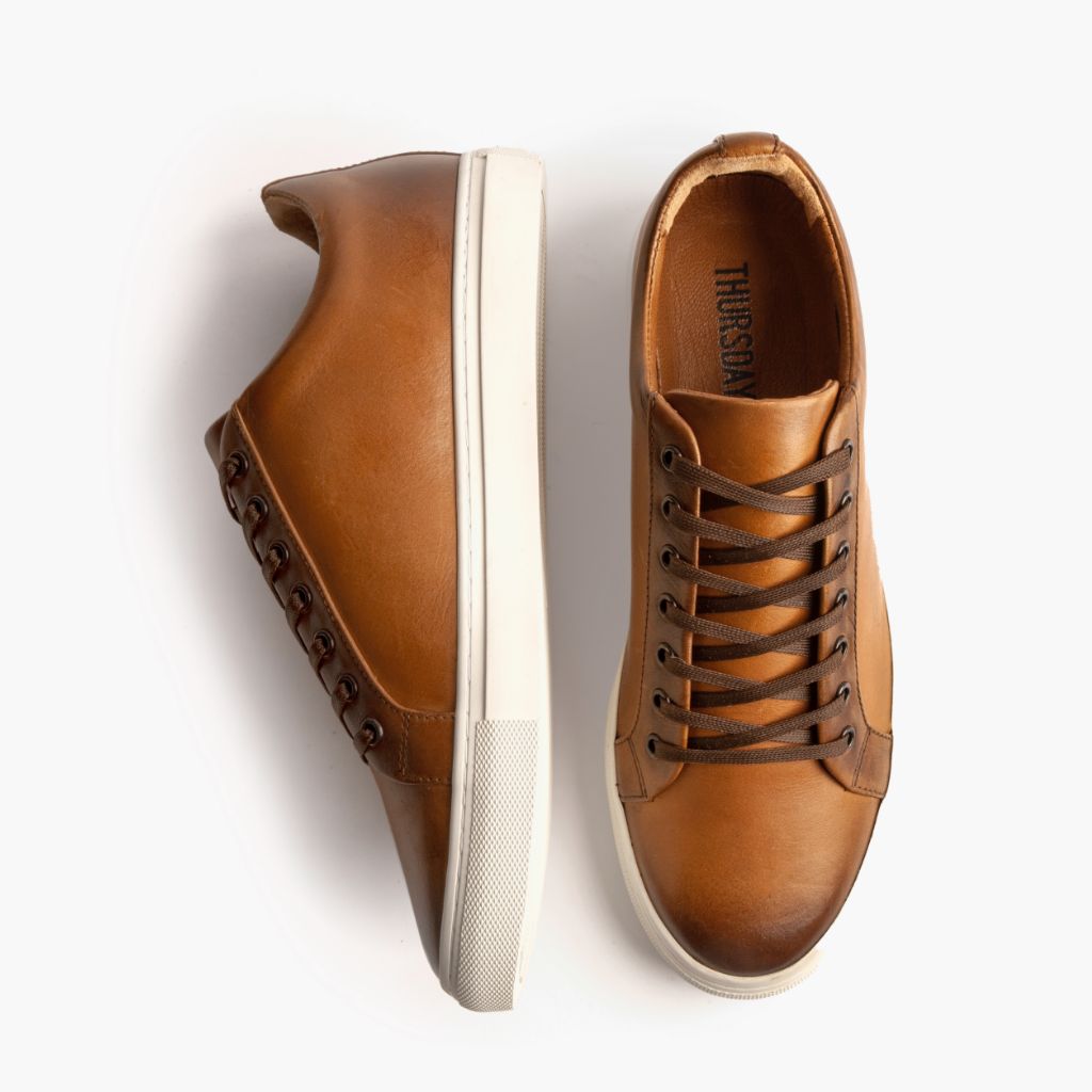 Authentic Full-Grain Leather Grain Depth & Pull-Up Patina Texture Detail