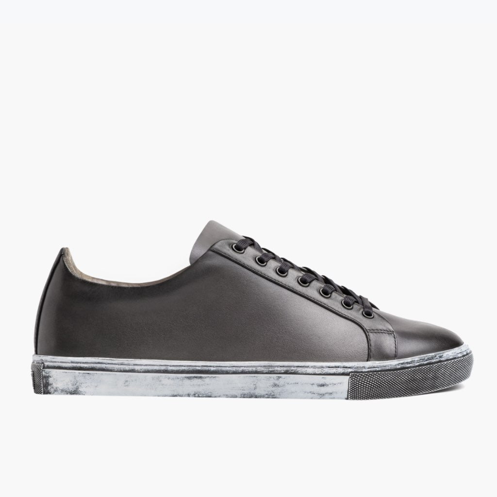 Grey Full-Grain leather Sneakers - Montage cousu Goodyear & détail de l'embout avant