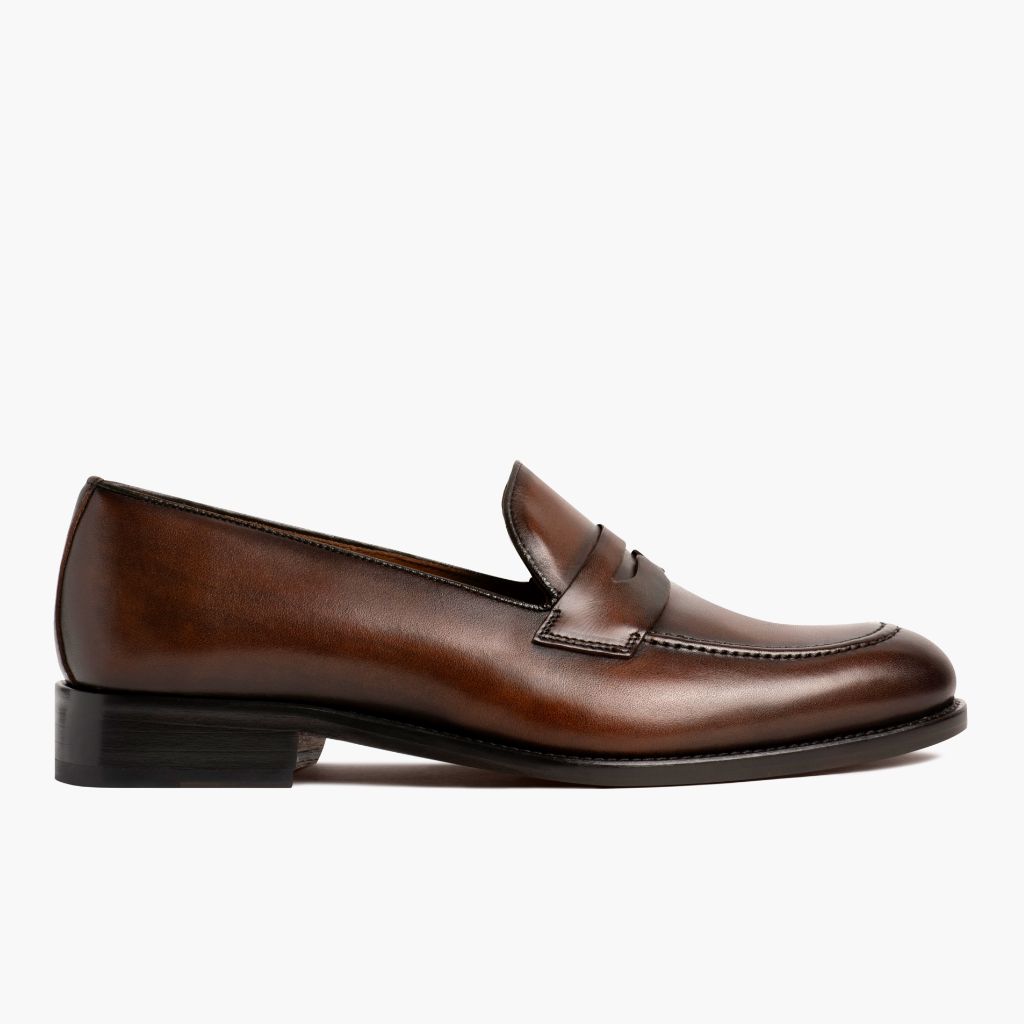 Classic Full-Grain leather Sneakers - Montage cousu Goodyear & détail de l'embout avant