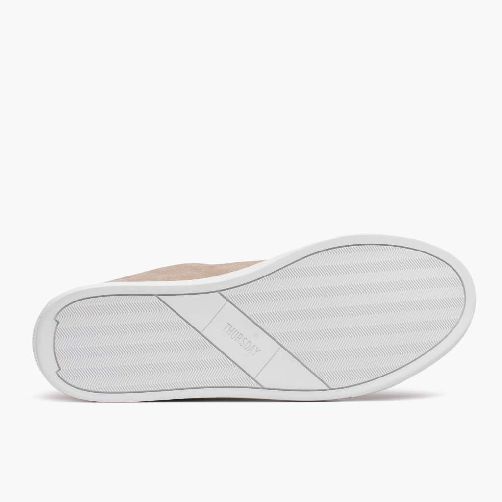 High-Traction Rubber Outsole & Lug Tread Pattern on Premier Low Top Latte Baskets en cuir pour Femme
