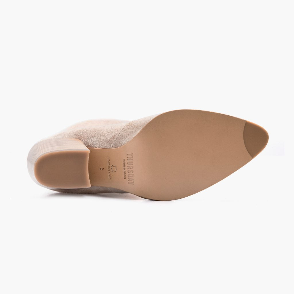 High-Traction Rubber Outsole & Lug Tread Pattern on Tempest Sand Bottines en cuir pour Femme