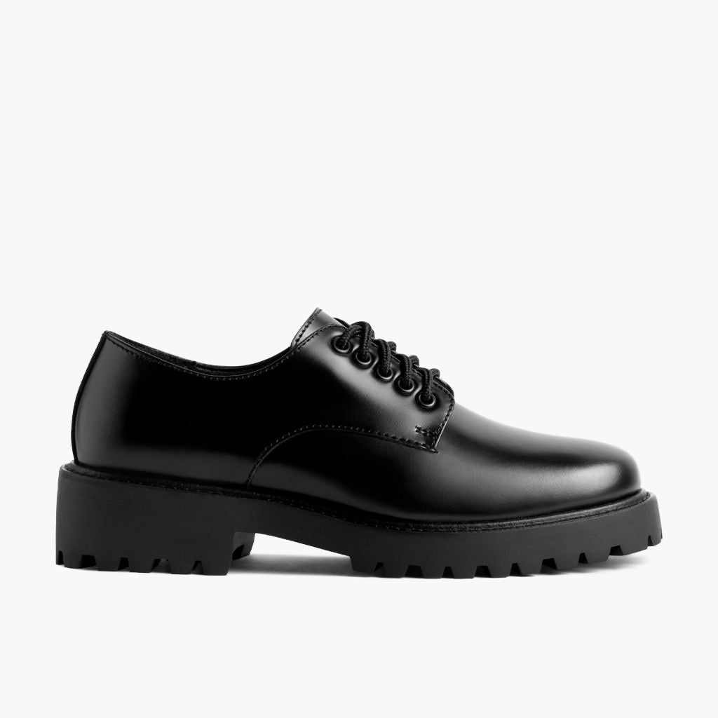 Black Full-Grain leather Sneakers - Montage cousu Goodyear & détail de l'embout avant