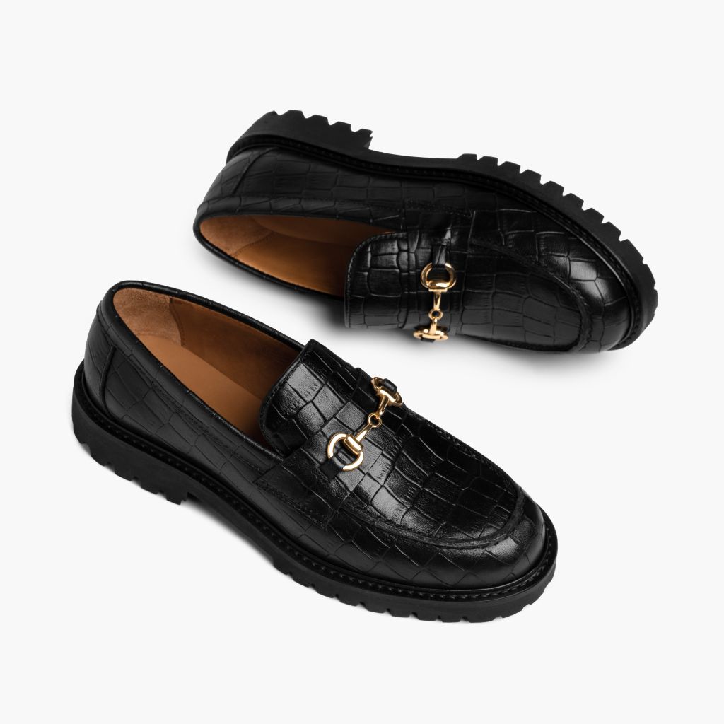 High-Traction Rubber Outsole & Lug Tread Pattern on Penny Noir & Gold Croco Mocassins en cuir pour Femme