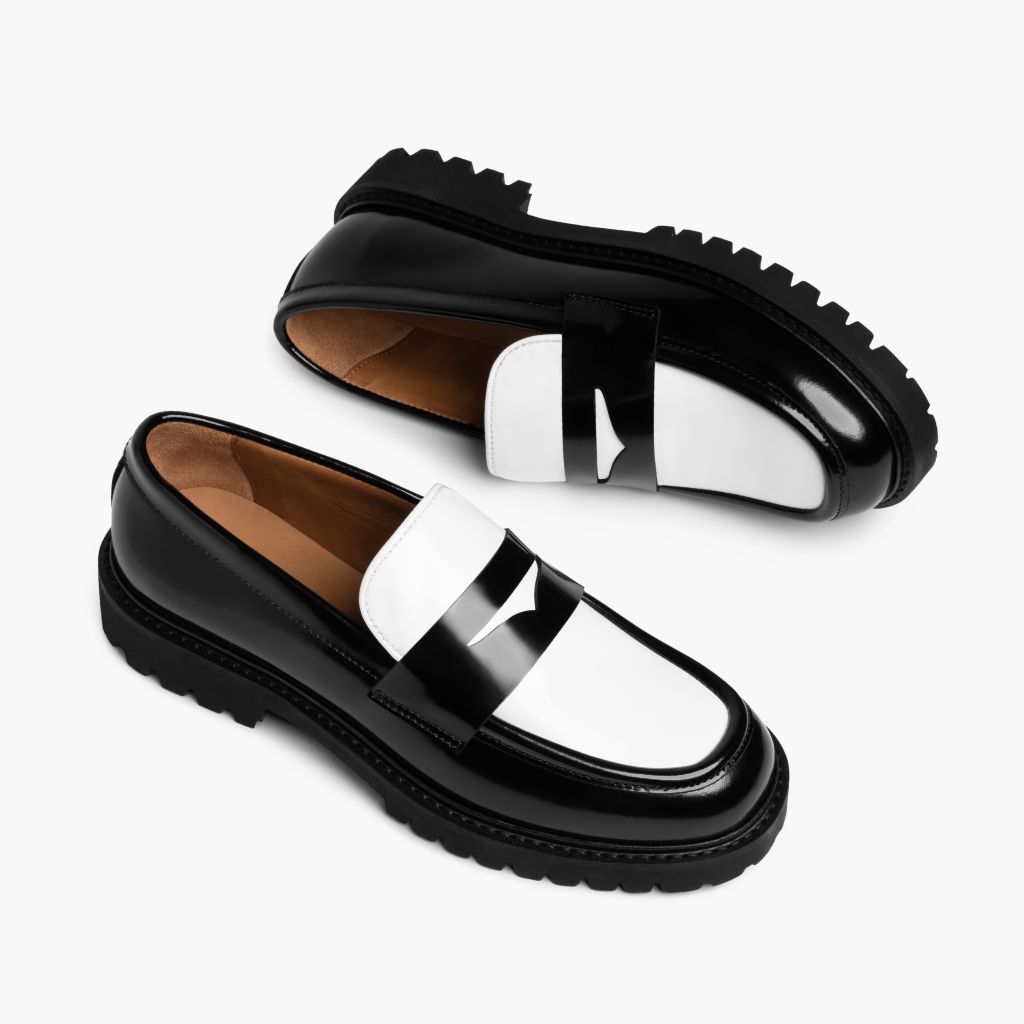 High-Traction Rubber Outsole & Lug Tread Pattern on Penny Noir & Blanc Mocassins en cuir pour Femme
