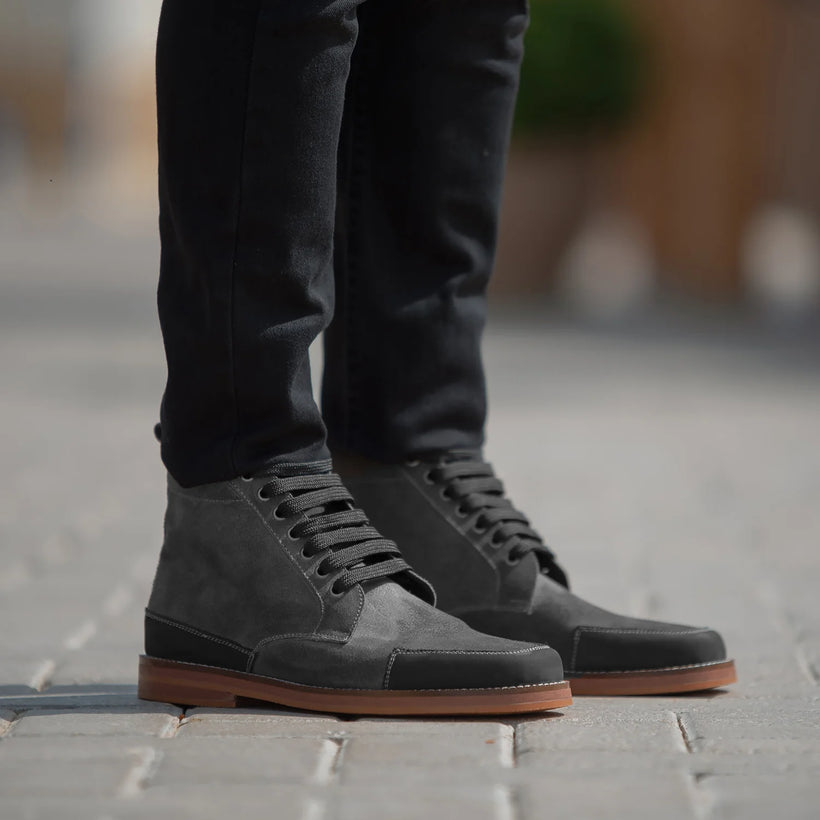 Carnell Moc Toe Gris Suede Boots pour Homme