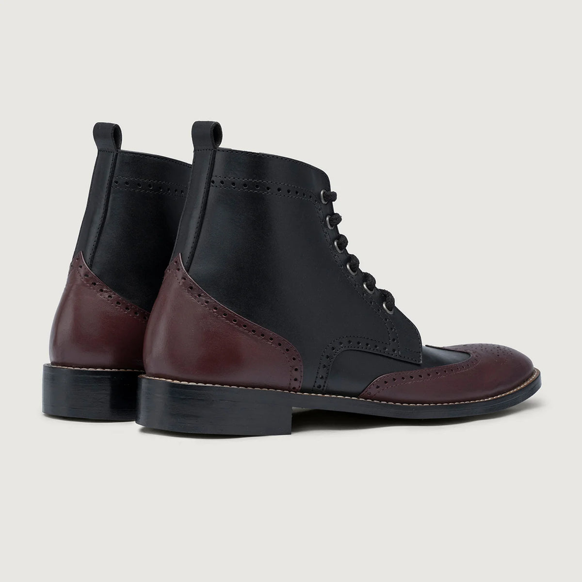 Duster Brogues Derby Maroon Black Leather Boots StudGuard For Men - Vue de profil mettant en valeur la coupe de manche ergonomique