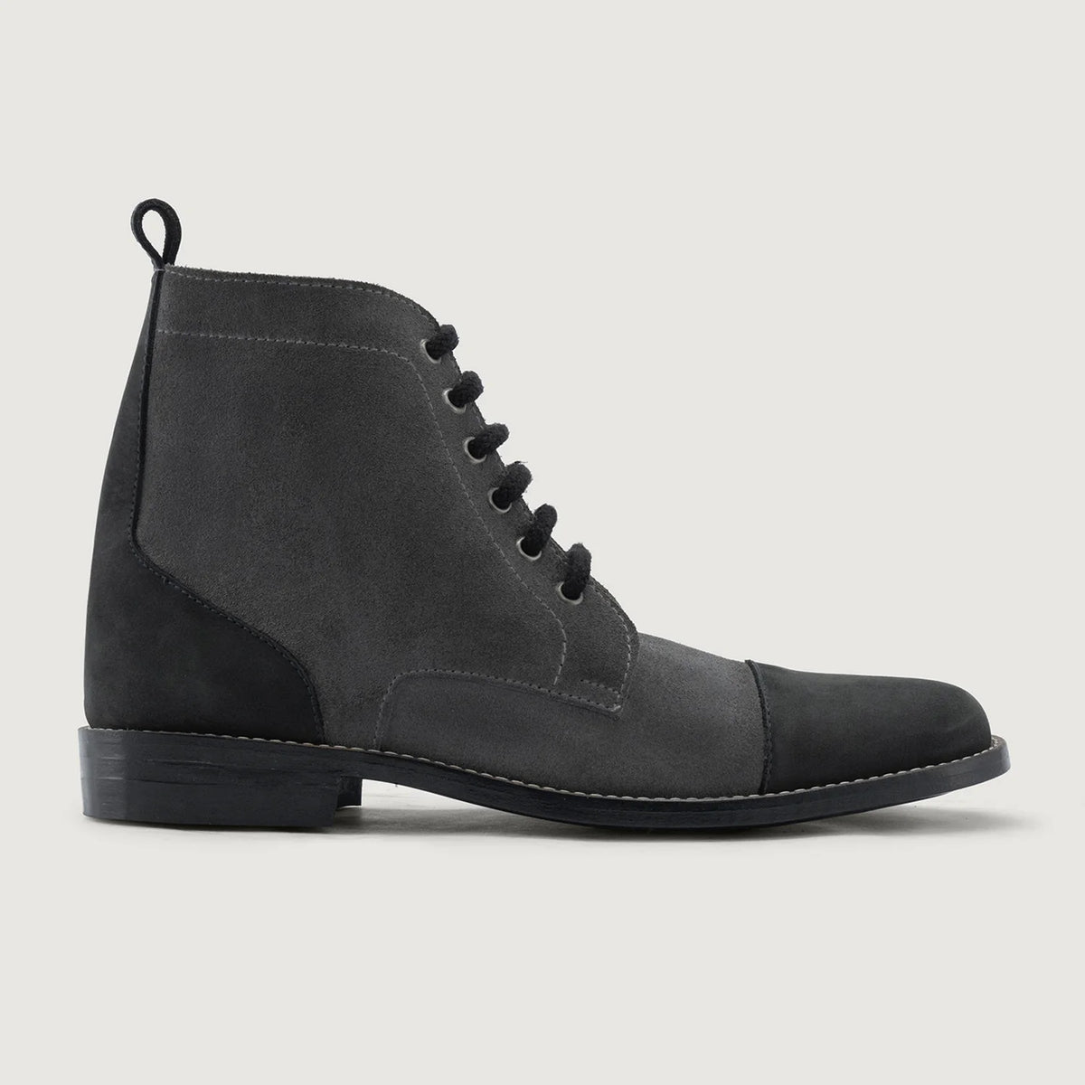 Grey & Black Full-Grain leather Boots - Montage cousu Goodyear & détail de l'embout avant