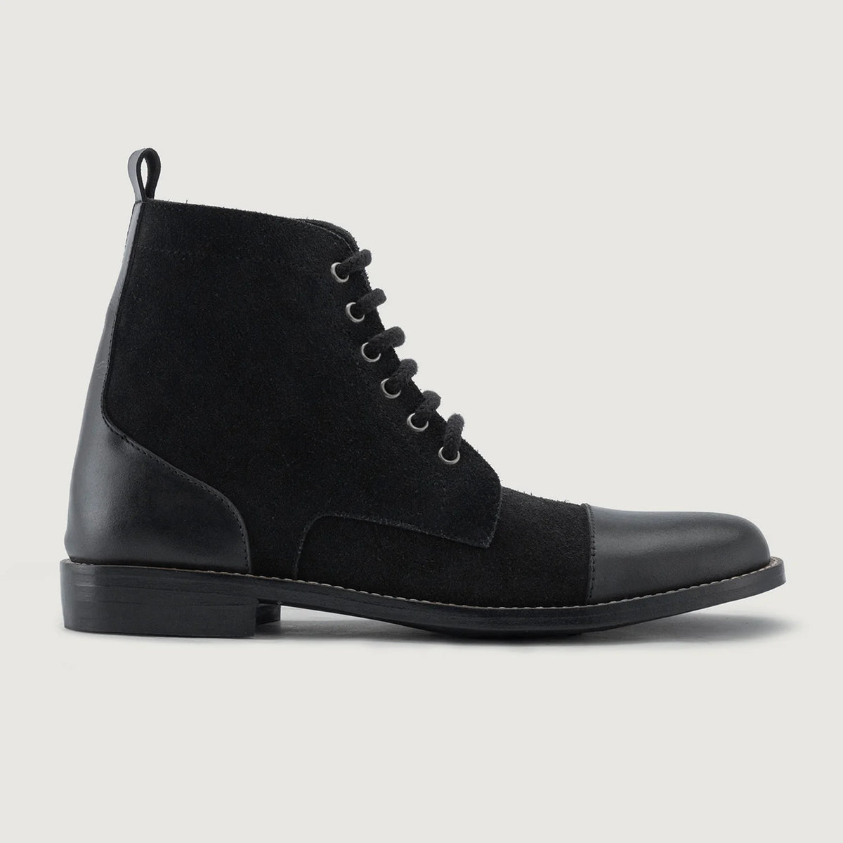 Black Full-Grain leather Boots - Montage cousu Goodyear & détail de l'embout avant