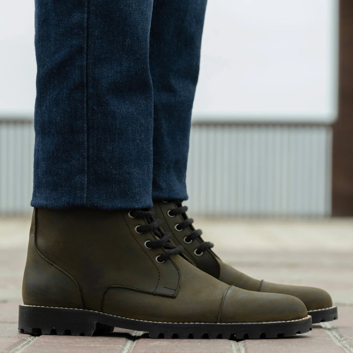 Cushioned Leather Insole & Ergonomic Arch Support Construction Detail