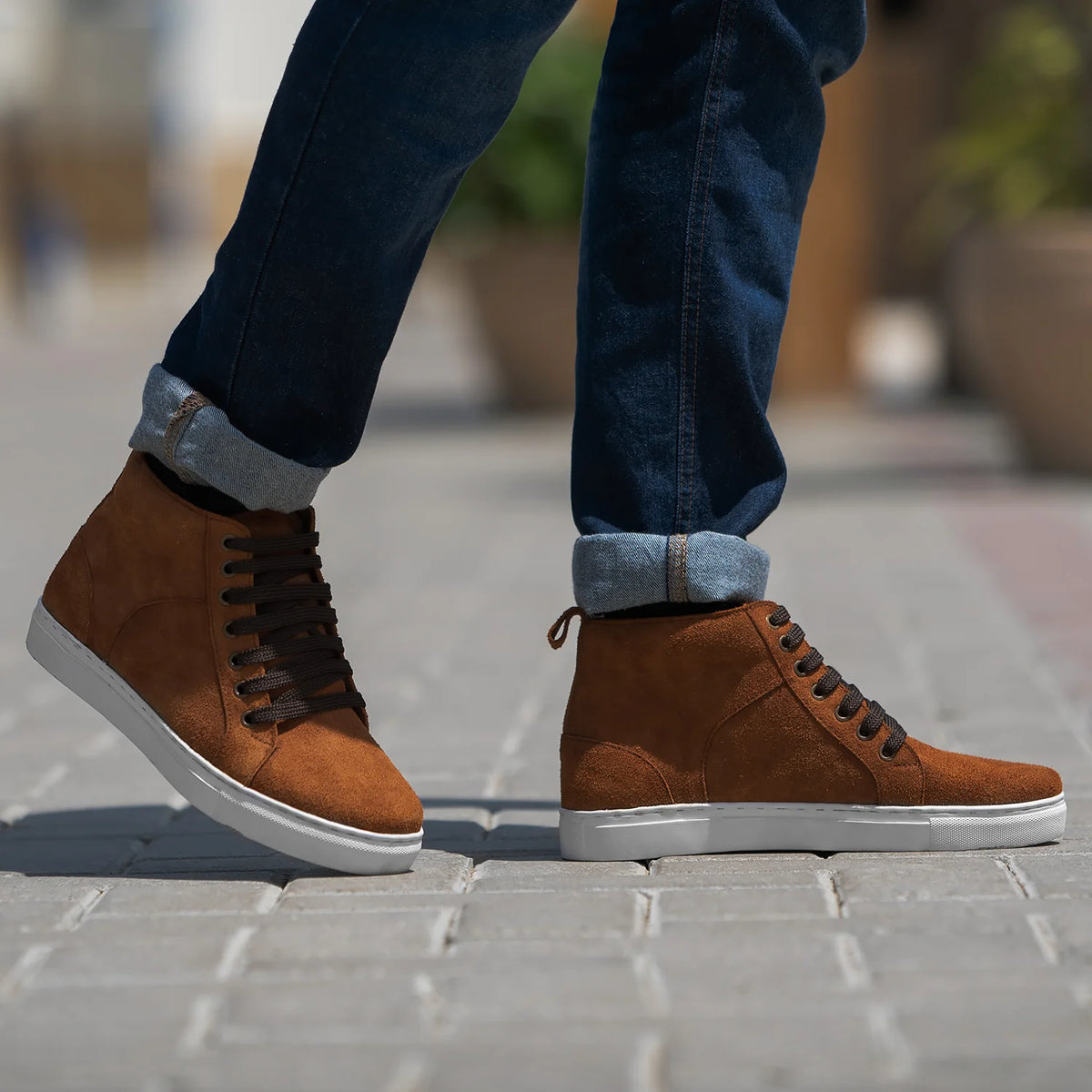 Brown Goatskin Suede Leather Sneakers - Montage cousu Goodyear & détail de l'embout avant