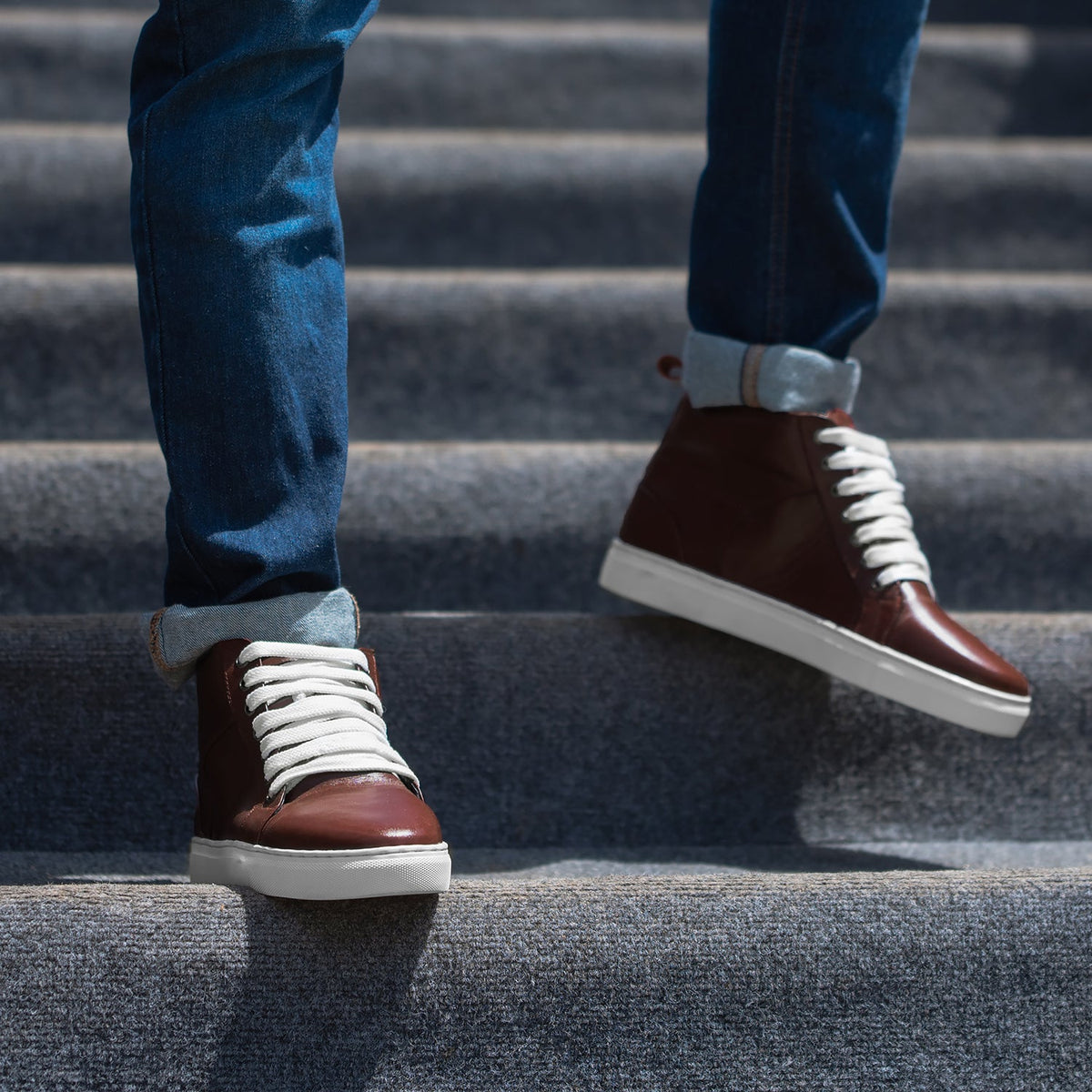 High-Traction Rubber Outsole & Lug Tread Pattern on Marty High Top Bordeaux Baskets en cuir pour Homme