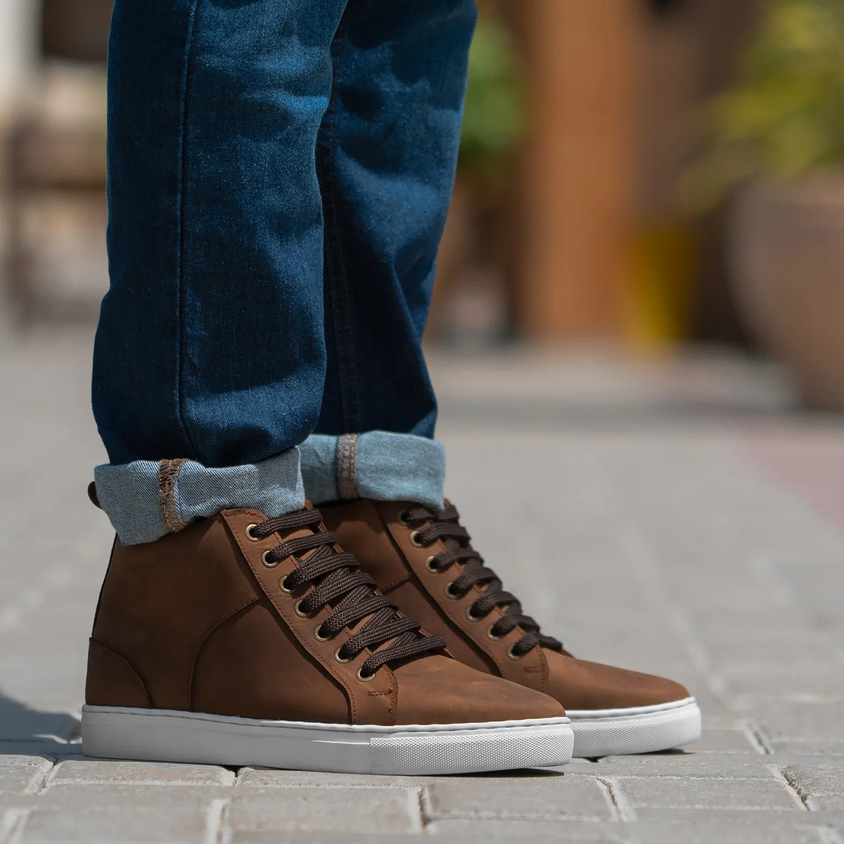 Marty High Top Brown Suede Sneakers For Men in Brown Goatskin Suede - Vue de profil | Acheter en ligne