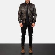 
Agent Shadow Marron Blouson Bombardier en Cuir pour Homme - Vue de profil mettant en valeur la coupe de manche ergonomique