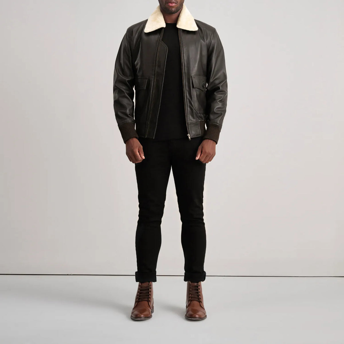 
Airin G-1 Marron & Cream Blouson Bombardier en Cuir pour Homme - Vue de profil mettant en valeur la coupe de manche ergonomique