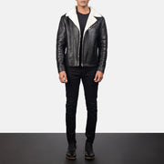 Vue détaillée of Notch &amp; Zipper Hardware on Men's Alberto Blanc Shearling Noir Veste en Cuir pour Homme