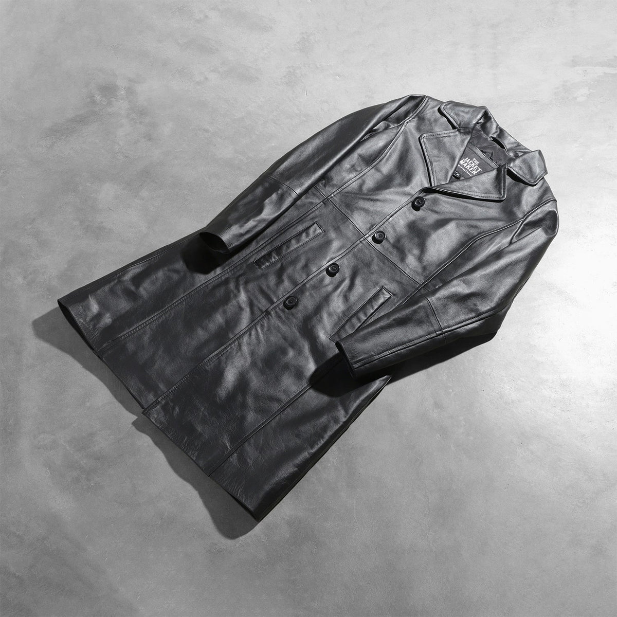 
Perspective portée de Alexis Noir Single Breasted Manteau en Cuir pour Femme sur modèle - Tombé naturel à la lumière du jour