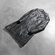 
Perspective portée de Alexis Noir Single Breasted Manteau en Cuir pour Femme sur modèle - Tombé naturel à la lumière du jour