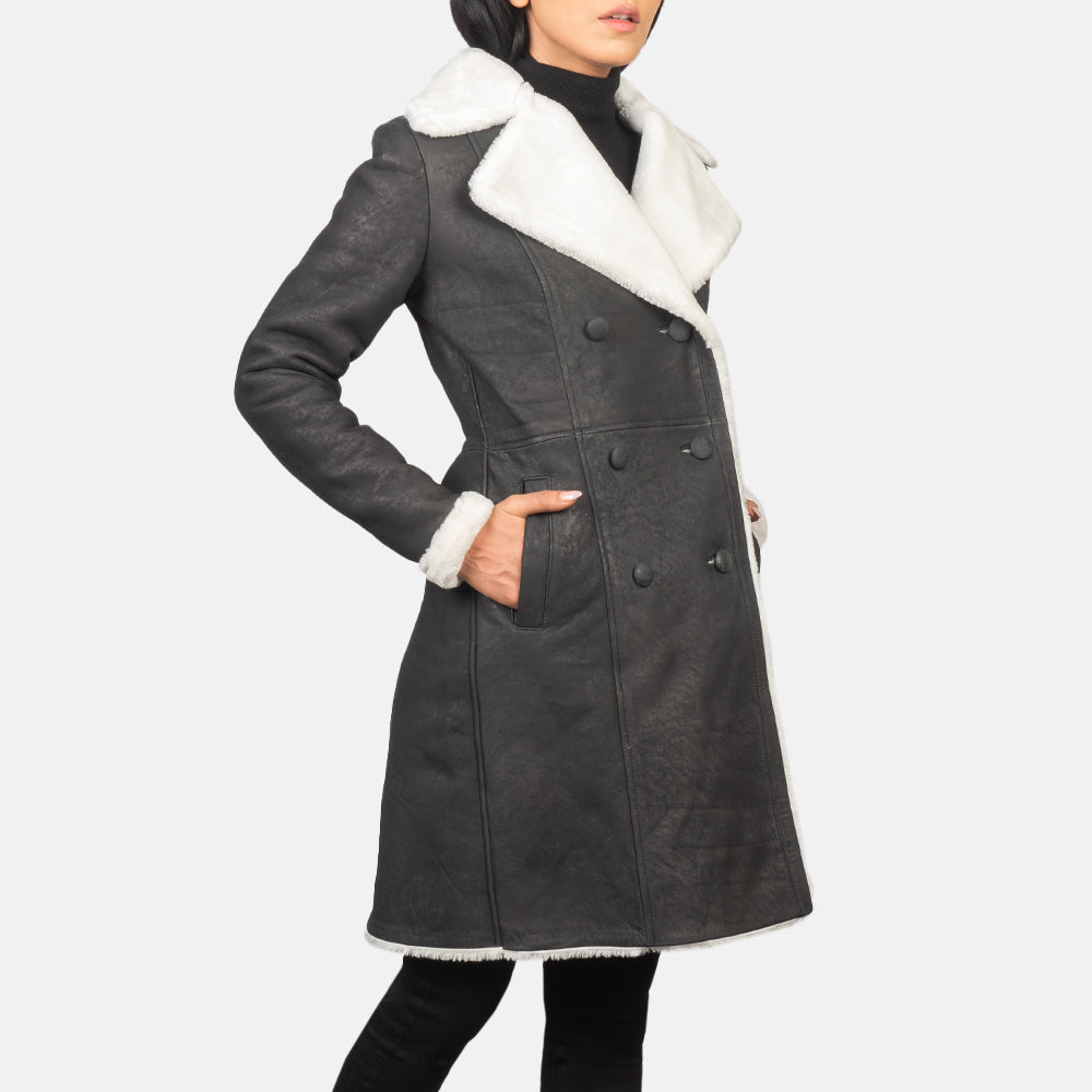 Women's Amie Black Double Breasted Shearling Coat - Vue de profil avec coupe de manche ergonomique