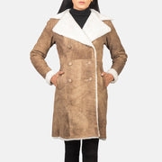 
Amie Distressed Brown Double Breasted Shearling Coat - Vue de profil mettant en valeur la coupe de manche ergonomique
