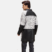 
Vue détaillée of Shirt & Button Hardware on Artistry Noir Dye Manteau en Cuir pour Homme