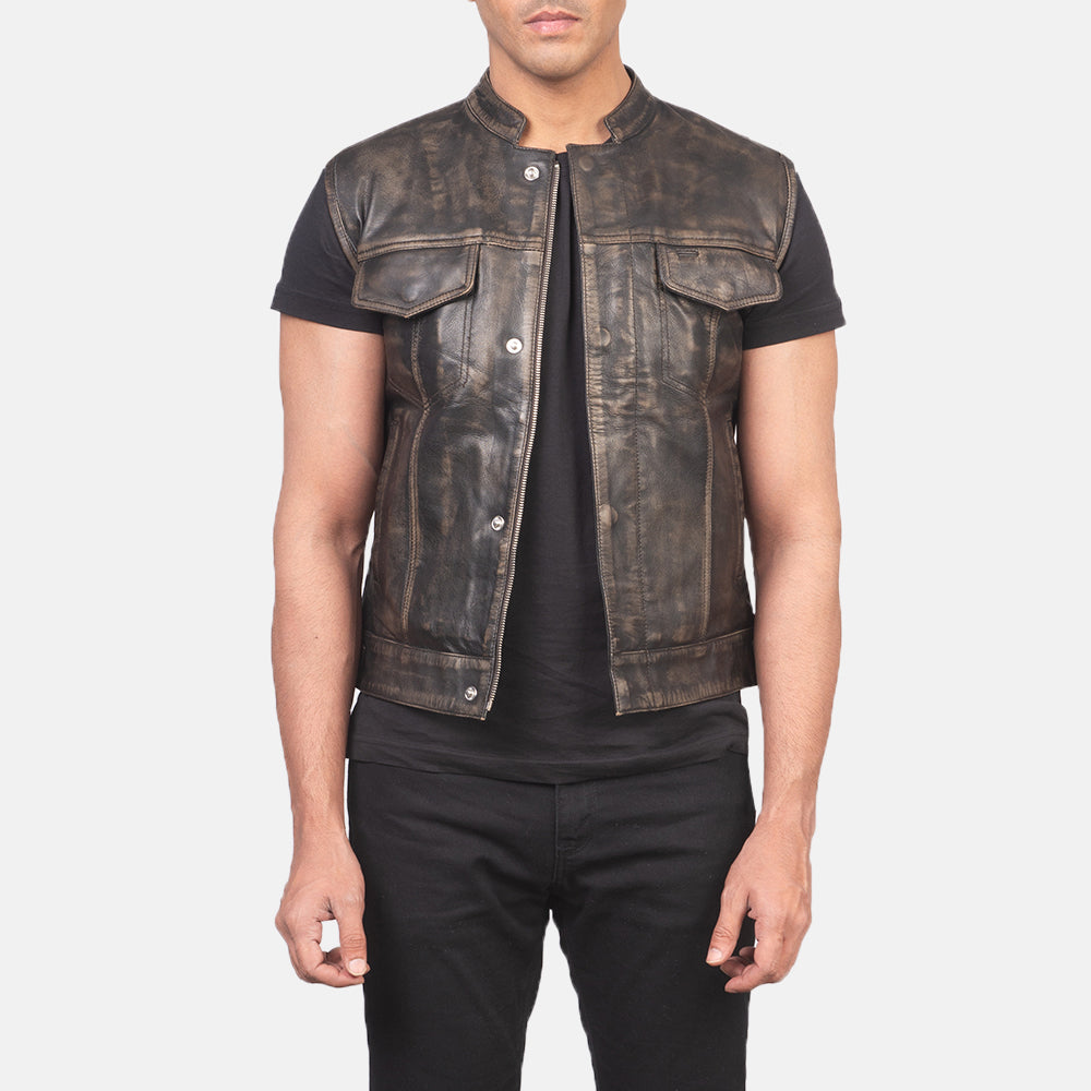 
Atlas Moto Marron Vieilli Gilet en Cuir pour Homme in Distressed Brown Sheepskin Leather - Vue de face & silhouette ajustée | Acheter en ligne