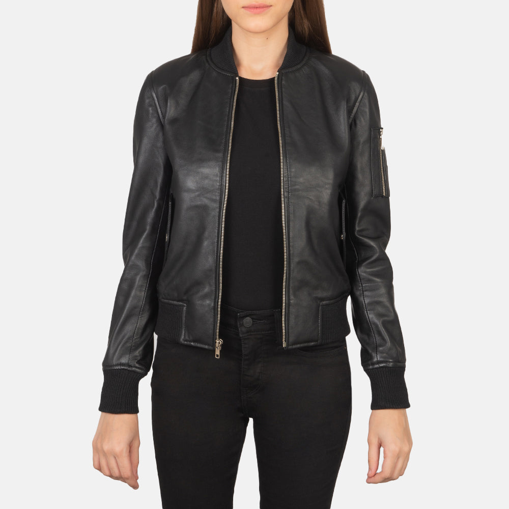 
Ava Ma-1 Black Leather Bomber Jacket in Black Sheepskin Leather - Vue de face & silhouette ajustée | Acheter en ligne