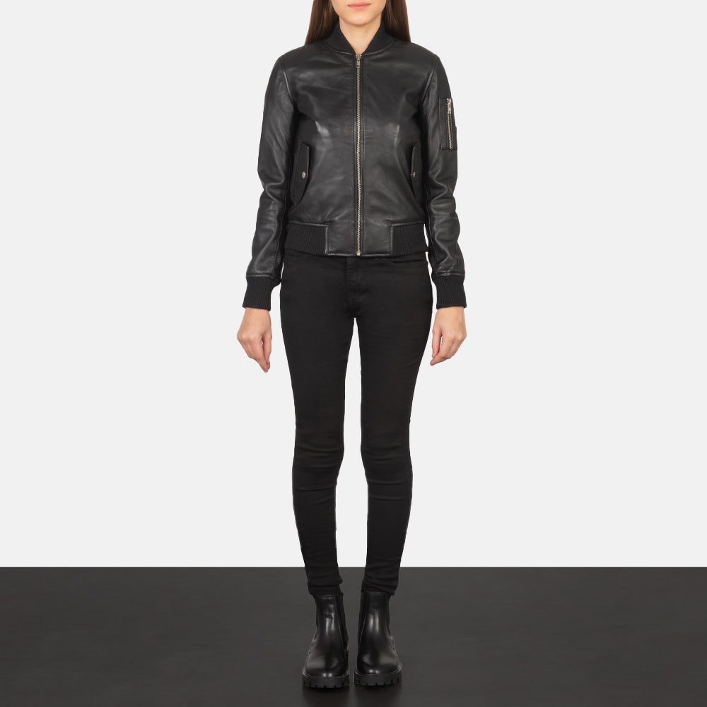 
Ava Ma-1 Black Leather Bomber Jacket - Vue de profil mettant en valeur la coupe de manche ergonomique