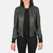 Ava Ma-1 Green Leather Bomber Jacket in Green Sheepskin Leather - Vue de face &amp; silhouette ajustée | Acheter en ligne