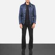 Vue détaillée of Belted Band &amp; Button Hardware on Men's Barry Matelassé Bleu Windbreaker Veste en Cuir pour Homme