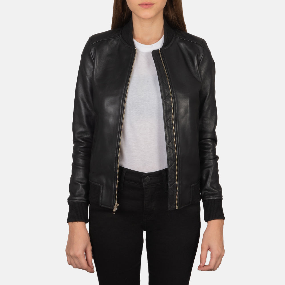 
Bliss Noir Blouson Bombardier en Cuir pour Femme in Black Sheepskin Leather - Vue de face & silhouette ajustée | Acheter en ligne