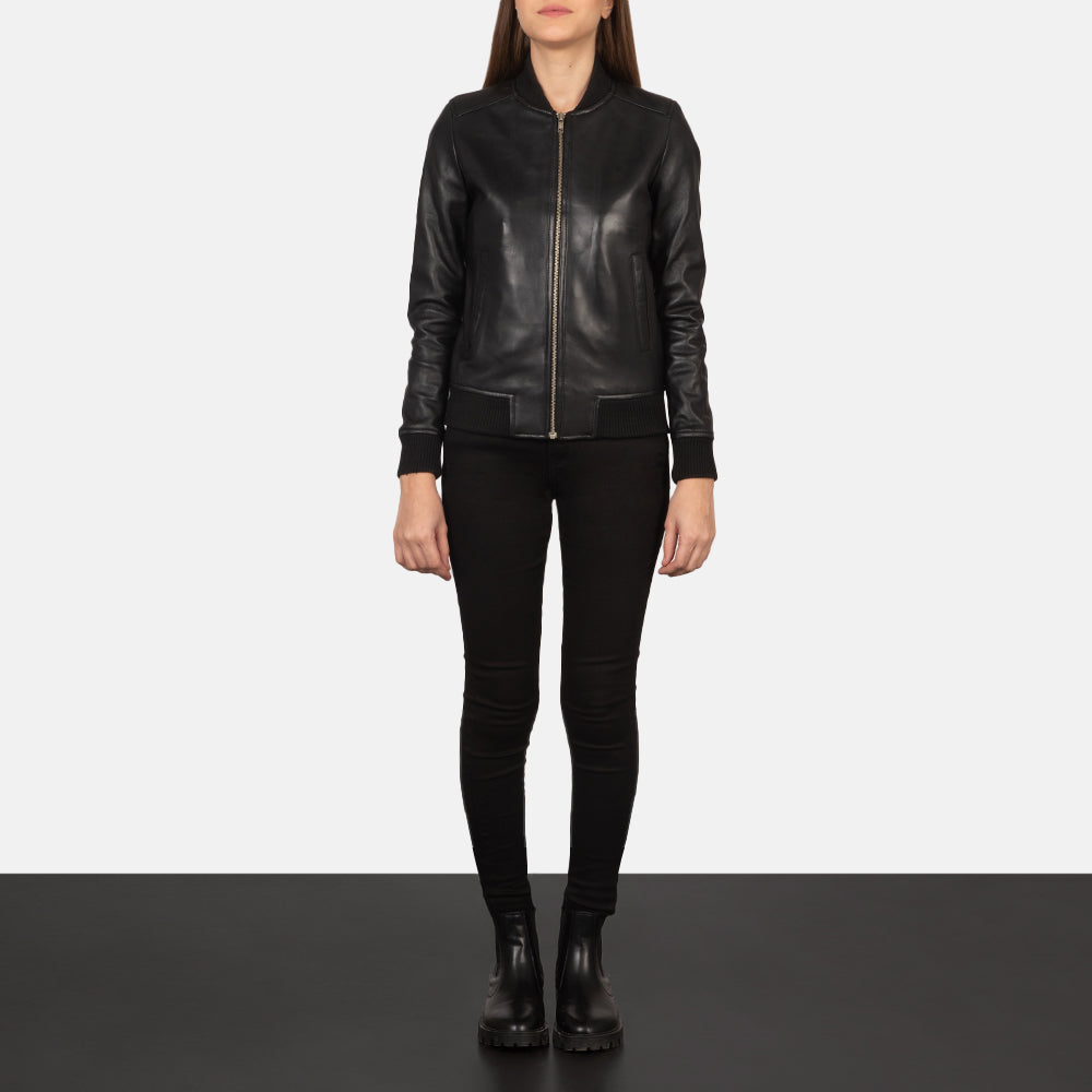 
Bliss Noir Blouson Bombardier en Cuir pour Femme - Vue de profil mettant en valeur la coupe de manche ergonomique