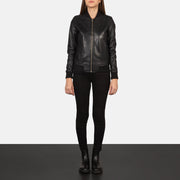 
Bliss Noir Blouson Bombardier en Cuir pour Femme - Vue de profil mettant en valeur la coupe de manche ergonomique