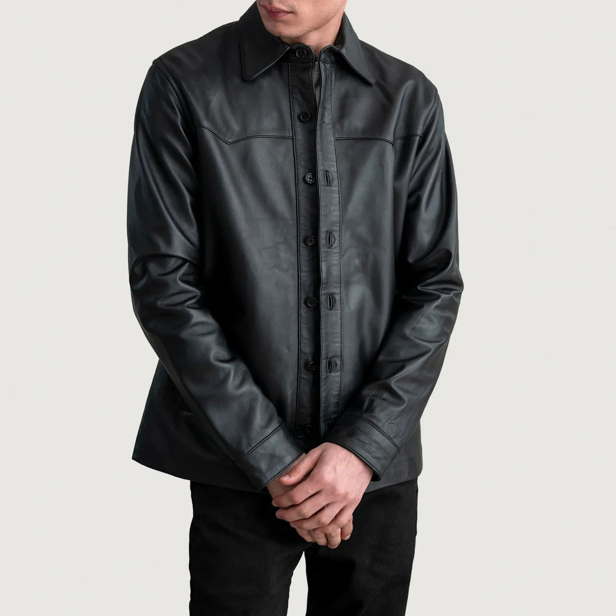
Bronco Noir Leather Shirt pour Homme in Black Sheepskin Leather - Vue de face & silhouette ajustée | Acheter en ligne