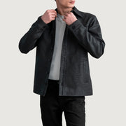 
Bronco Tumbled Noir Leather Shirt pour Homme in Tumbled Black Sheepskin Leather - Vue de face & silhouette ajustée | Acheter en ligne