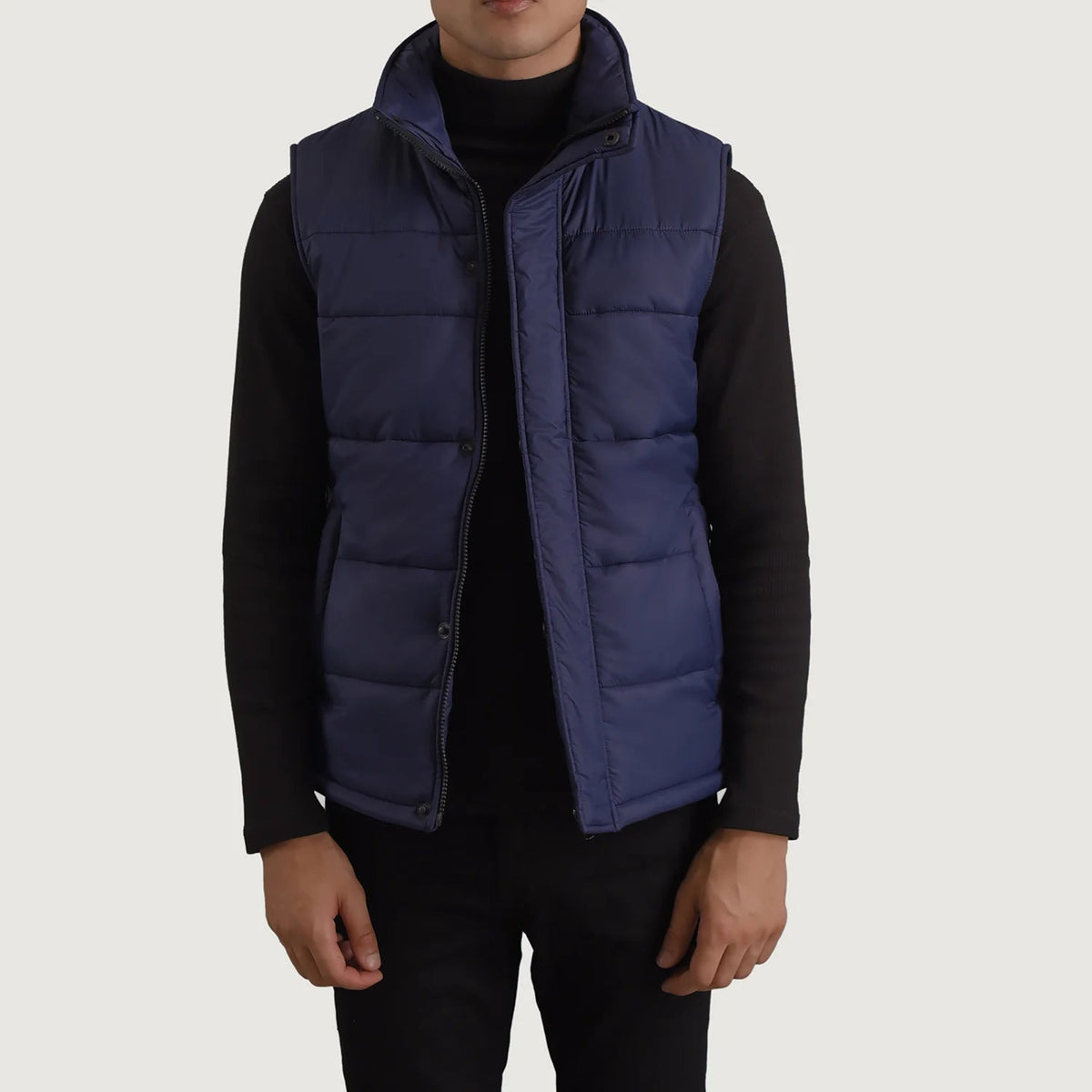 Bryan Bleu Puffer Vest pour Homme in Blue Full-Grain Leather - Vue de face &amp; silhouette ajustée | Acheter en ligne