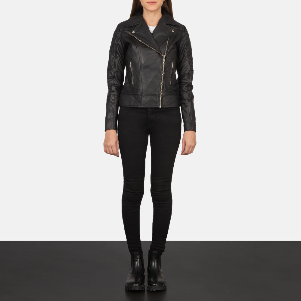 Women's Carolyn Quilted Black Biker Jacket - Vue de profil avec coupe de manche ergonomique
