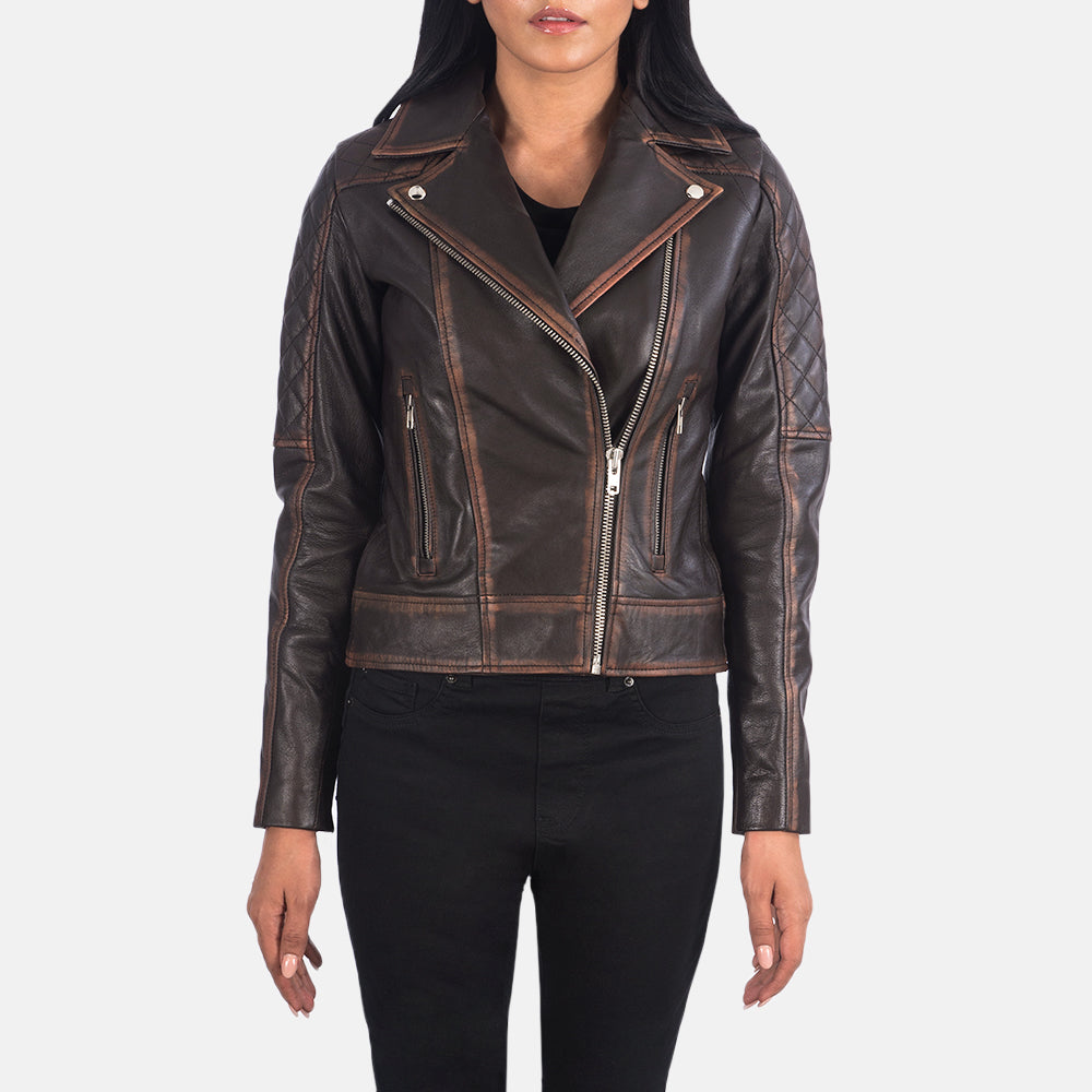 
Carolyn Quilted Vintage Brown Biker Jacket in Vintage Brown Goatskin Leather - Vue de face & silhouette ajustée | Acheter en ligne