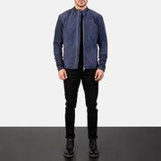 
Charcoal Navy Bleu Suede Veste Motard en Cuir pour Homme - Vue de profil mettant en valeur la coupe de manche ergonomique