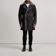 
Charles Brown Suede Leather Shearling Double-Breasted Coat - Vue de profil mettant en valeur la coupe de manche ergonomique