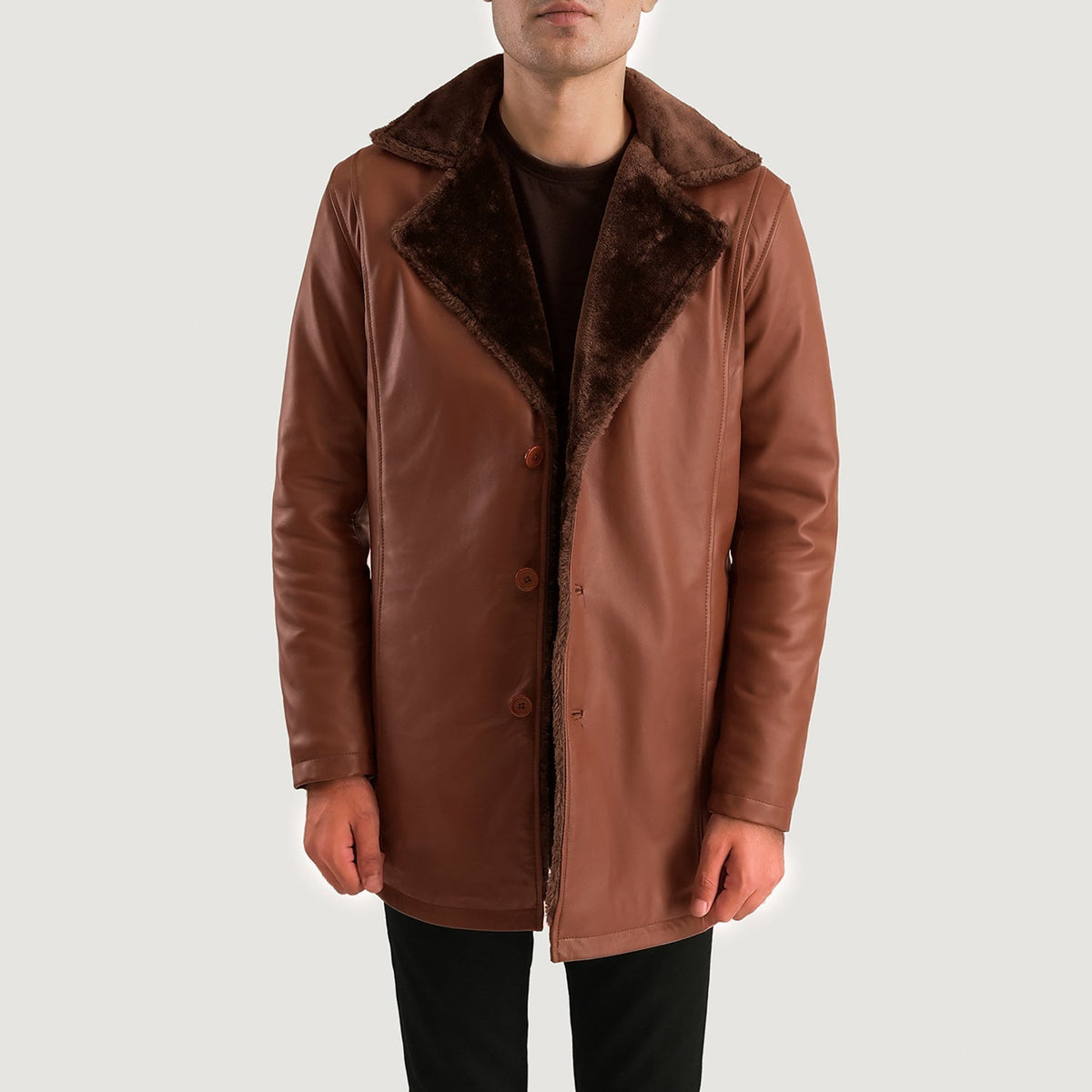 Vue détaillée of Shirt &amp; Button Hardware on Men's Cinnamon Marron Leather Fur Manteau en Cuir pour Homme