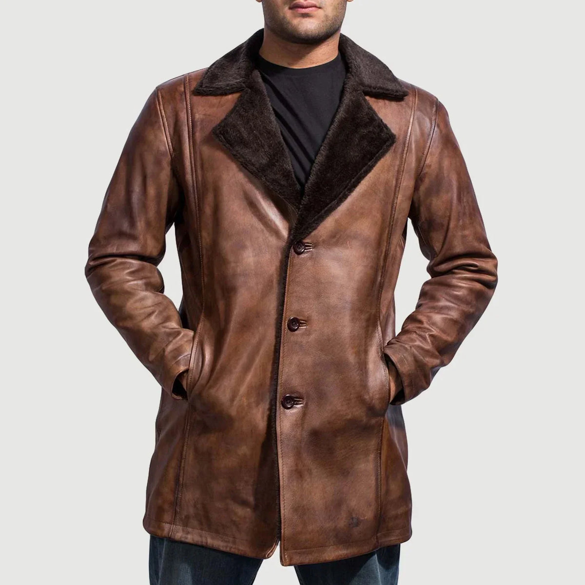 
Cannelle Distressed Leather Fur Manteau en Cuir pour Homme - Vue de profil mettant en valeur la coupe de manche ergonomique