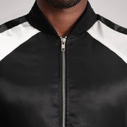 Vue intérieure Showing Quilted Polyester Lining &amp; Deux poches intérieures