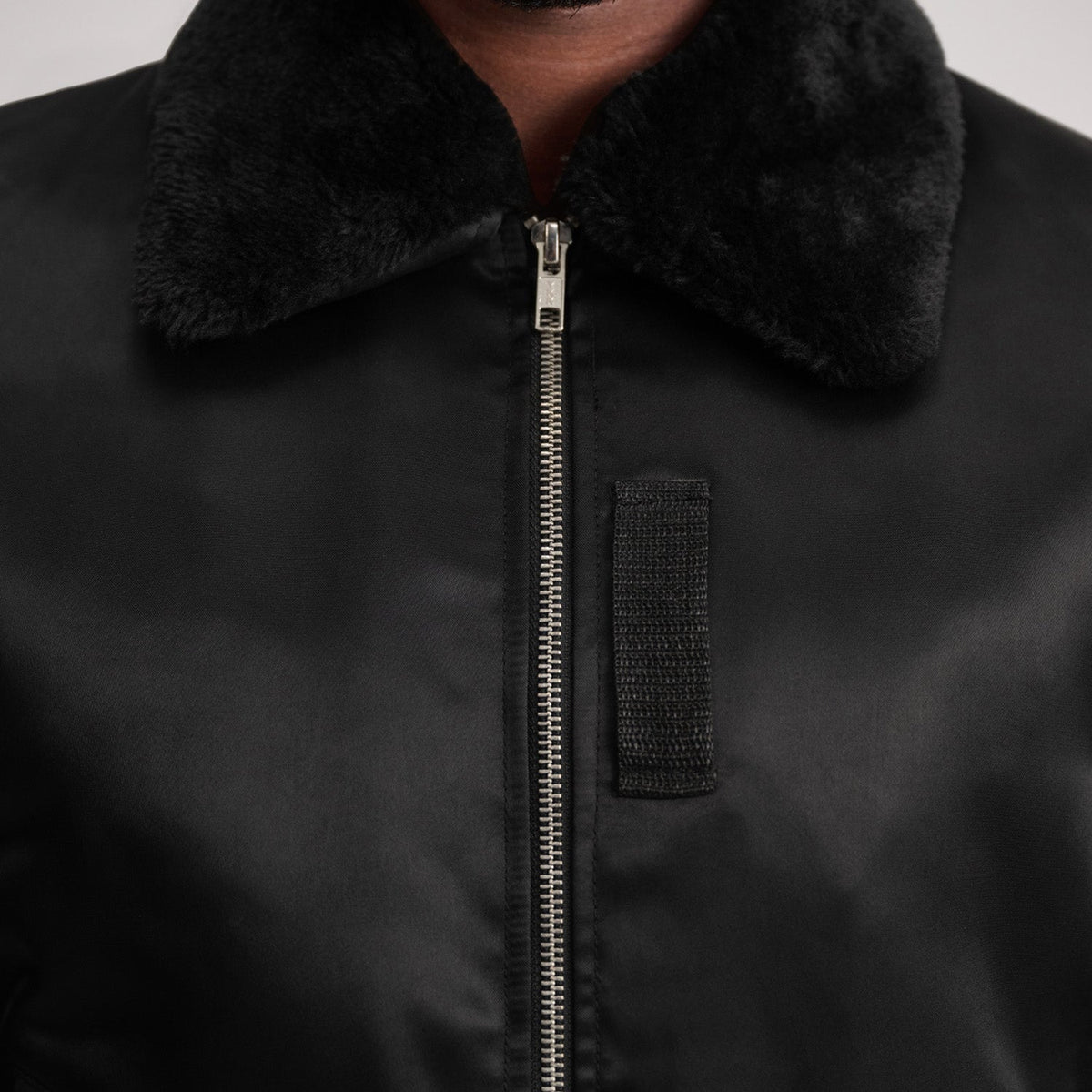 Vue intérieure Showing Quilted Polyester Lining &amp; Deux poches intérieures
